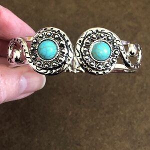 Stunning fashion bracelet